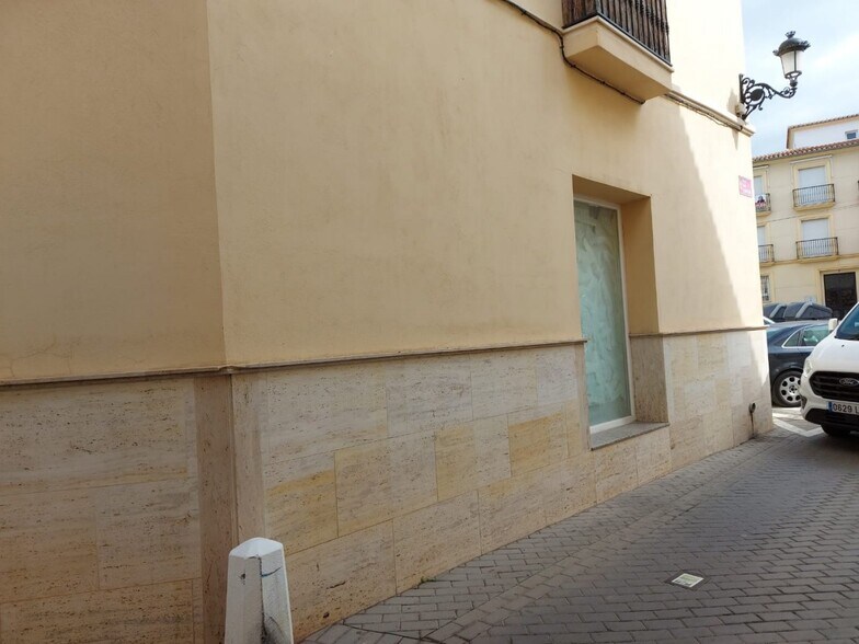 Retail in Berja for lease - Building Photo - Image 3 of 5