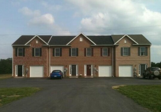 43-67 Santa Fe Ct, Falling Waters, WV for sale Primary Photo- Image 1 of 1