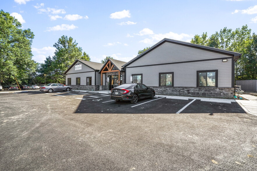 6351 E Broad St, Columbus, OH for lease - Building Photo - Image 3 of 5