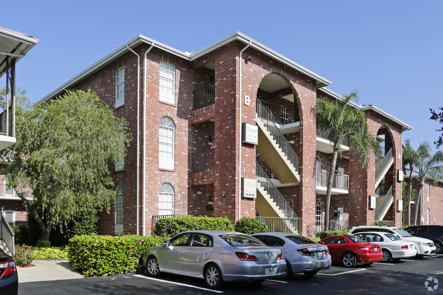 501 Goodlette Rd N, Naples, FL for sale - Building Photo - Image 3 of 6