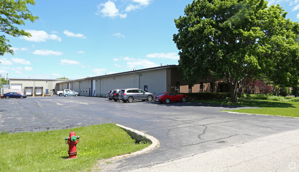 4004 W Dayton St, McHenry, IL for sale - Primary Photo - Image 1 of 1