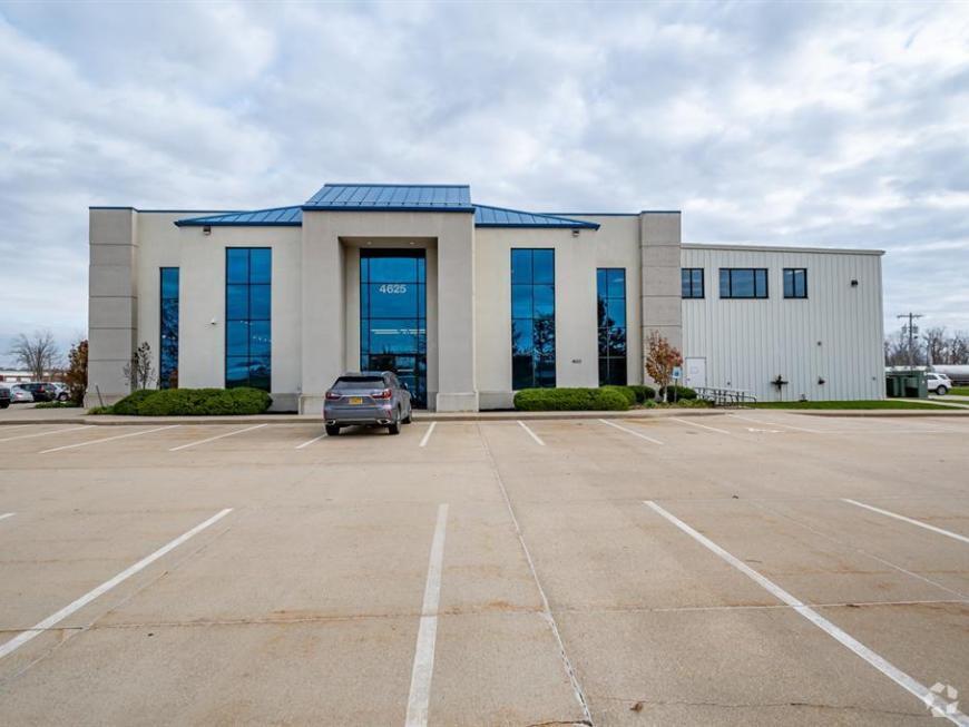 4625 6th St SW, Cedar Rapids, IA for lease Building Photo- Image 1 of 31