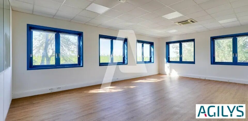 Office in Fresnes for lease - Interior Photo - Image 2 of 3