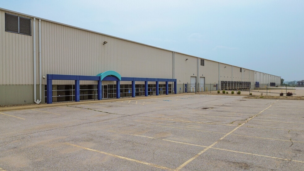 10601 S 15th St, Bellevue, NE for lease - Building Photo - Image 2 of 6