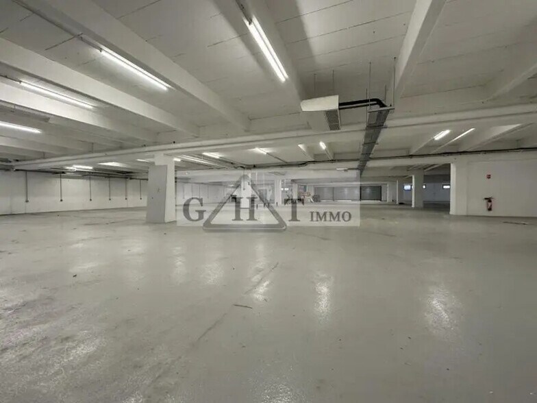 Industrial in Créteil for lease - Building Photo - Image 3 of 7