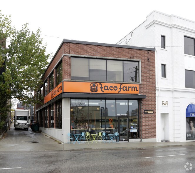 8 Erb St W, Waterloo, ON for sale - Primary Photo - Image 1 of 1