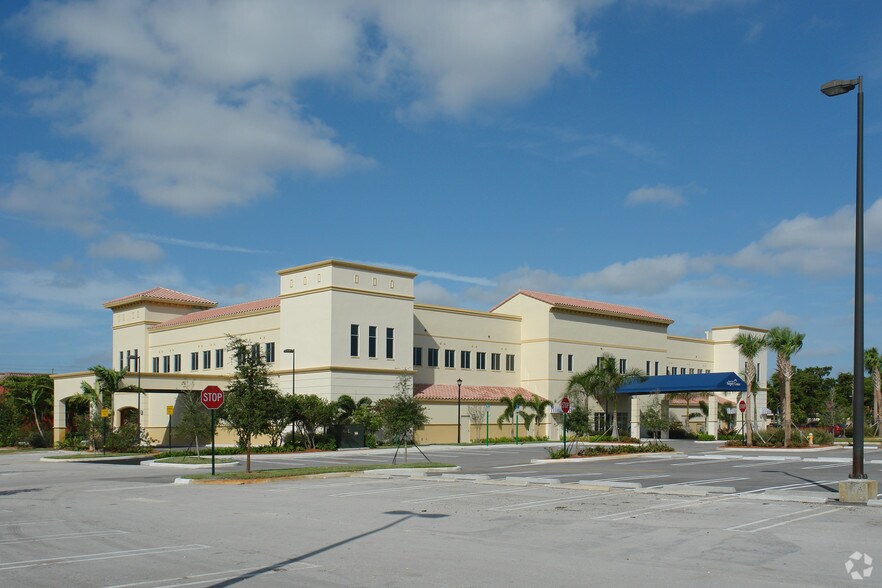 15501-15519 NW 67th Ave, Miami Lakes, FL for lease - Building Photo - Image 2 of 10