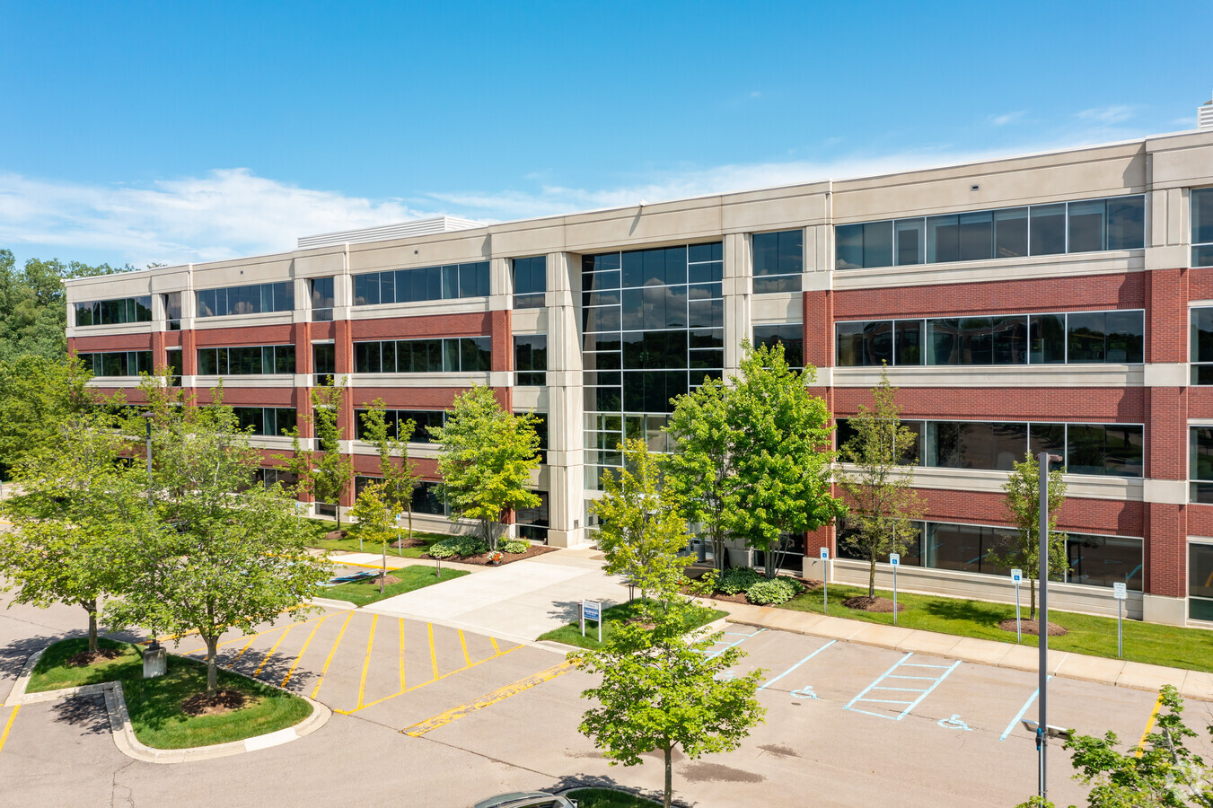 36455 Corporate Dr, Farmington Hills, MI 48331 | LoopNet