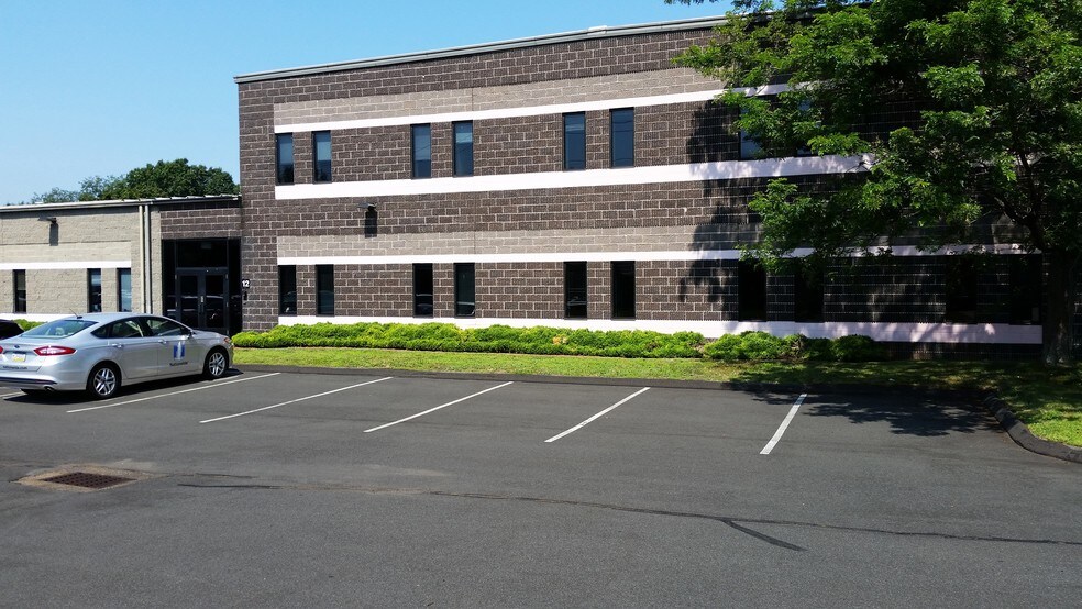 12 Corporate Dr, North Haven, CT for lease - Building Photo - Image 2 of 3