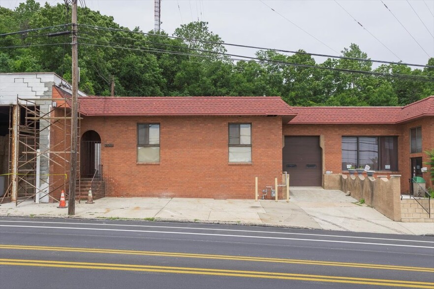 5091 Umbria St, Philadelphia, PA for lease - Primary Photo - Image 1 of 8