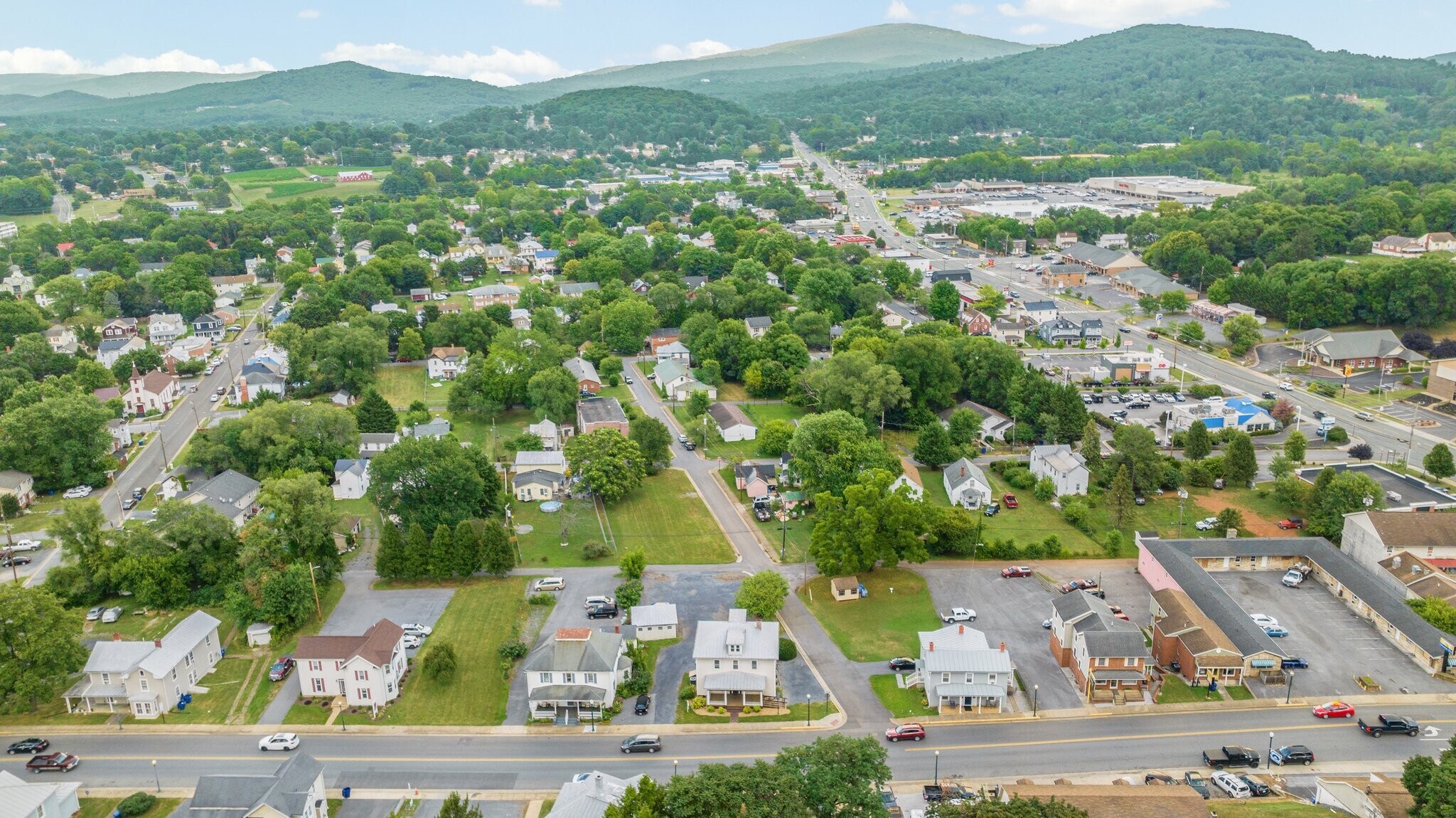 328 S Royal Ave, Front Royal, VA 22630 Hair Station
