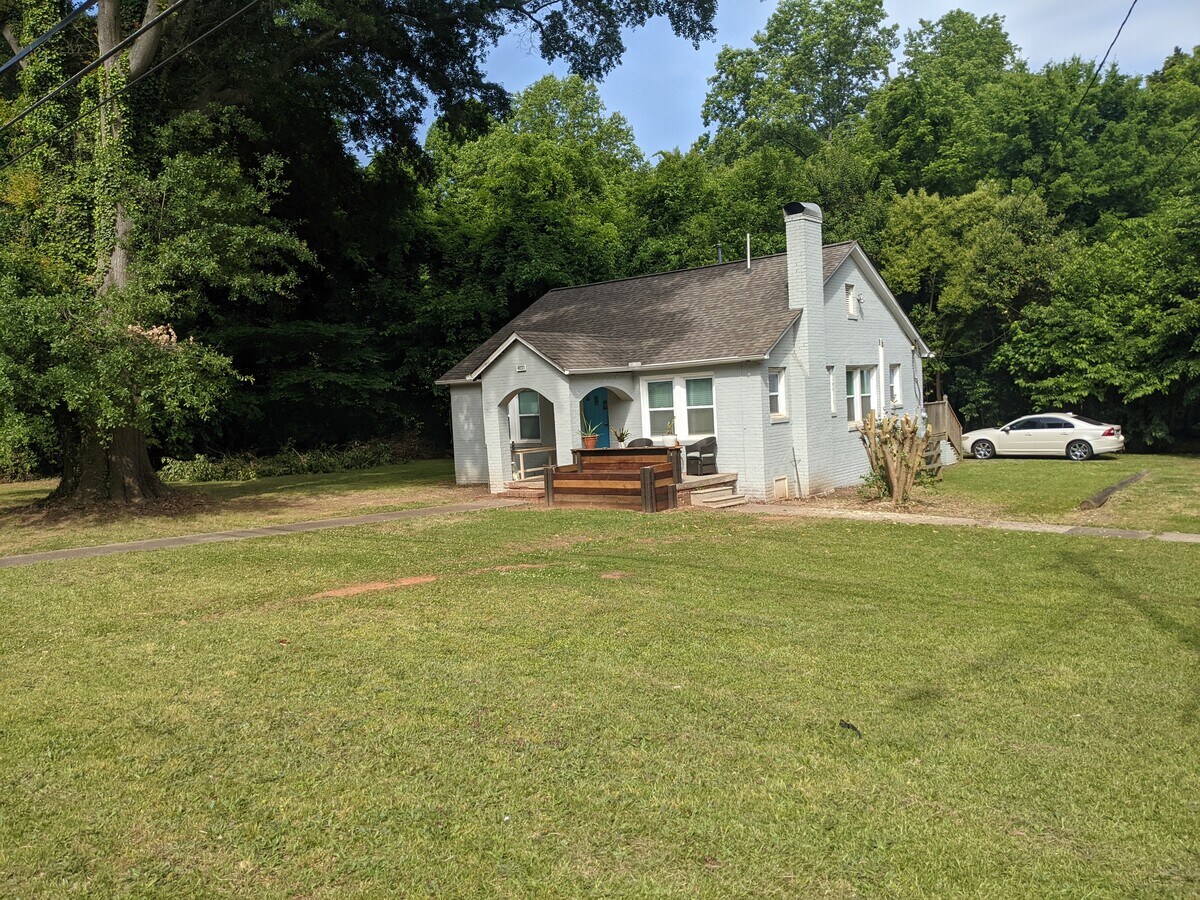 4033 W Tyvola Rd, Charlotte, NC 28208