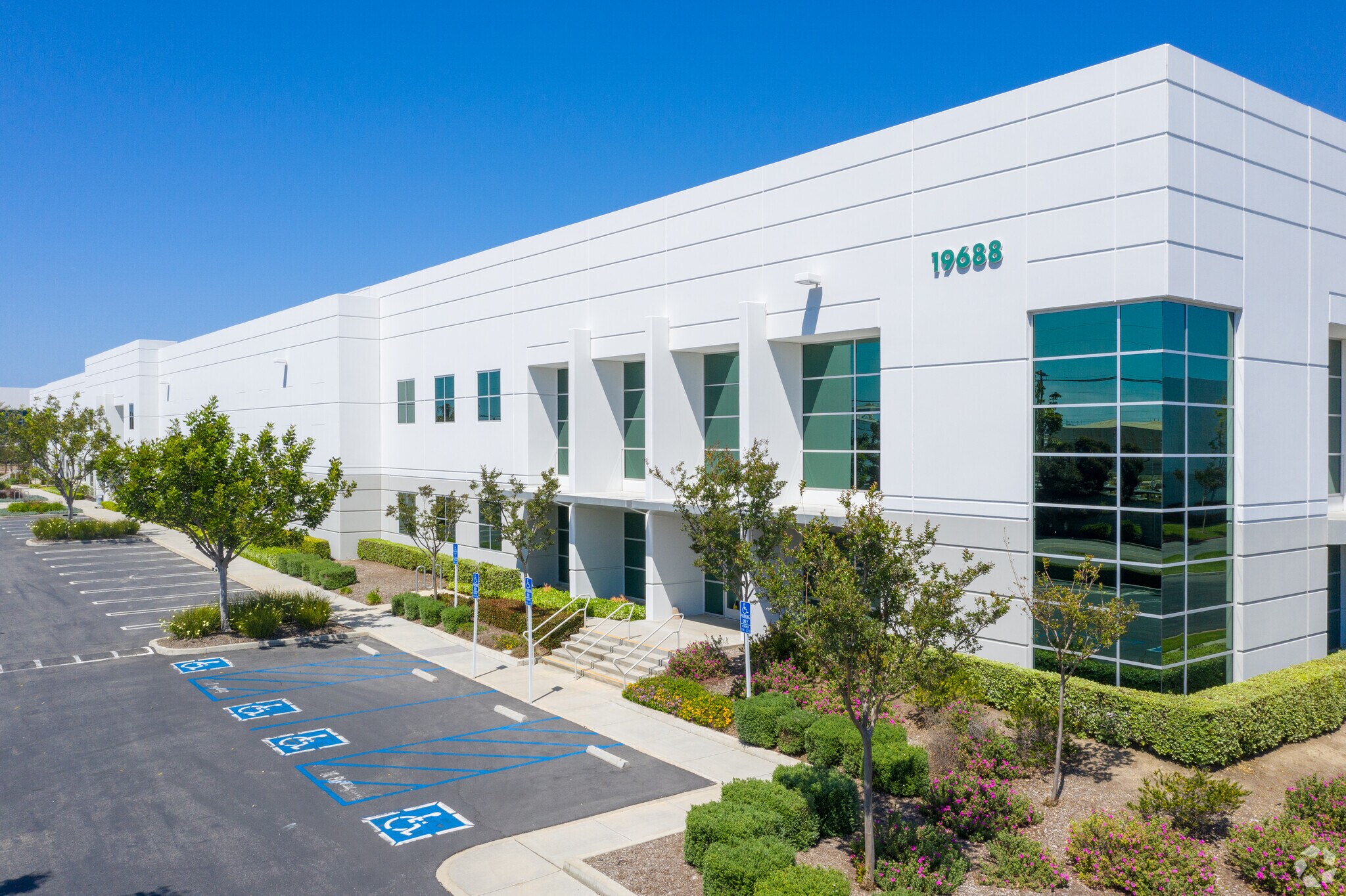 19800-19888 Van Ness Ave, Torrance, CA for lease Primary Photo- Image 1 of 7