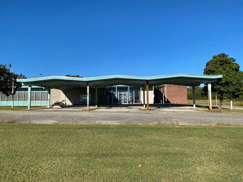 1906 S Gloster St, Tupelo, MS for sale - Building Photo - Image 1 of 1