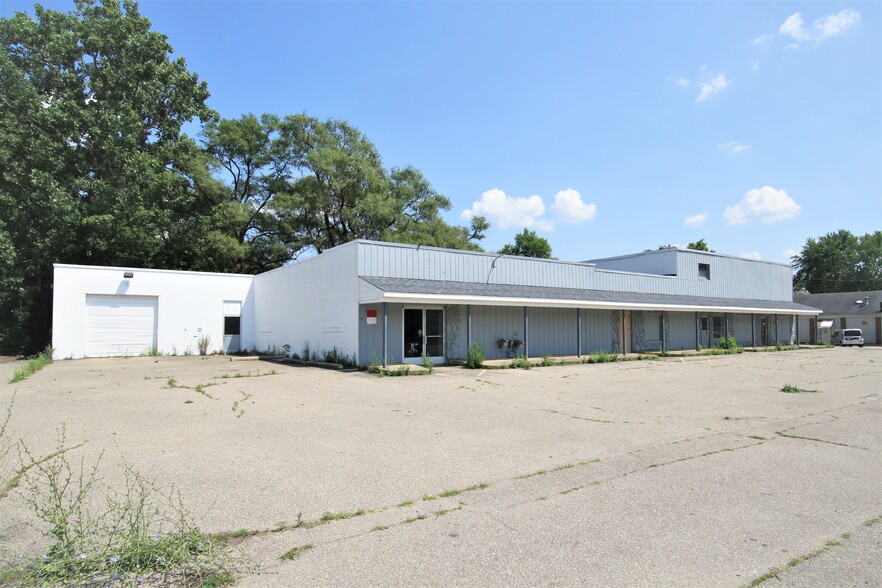 4121 Fenton Rd, Burton, MI for sale - Primary Photo - Image 1 of 6