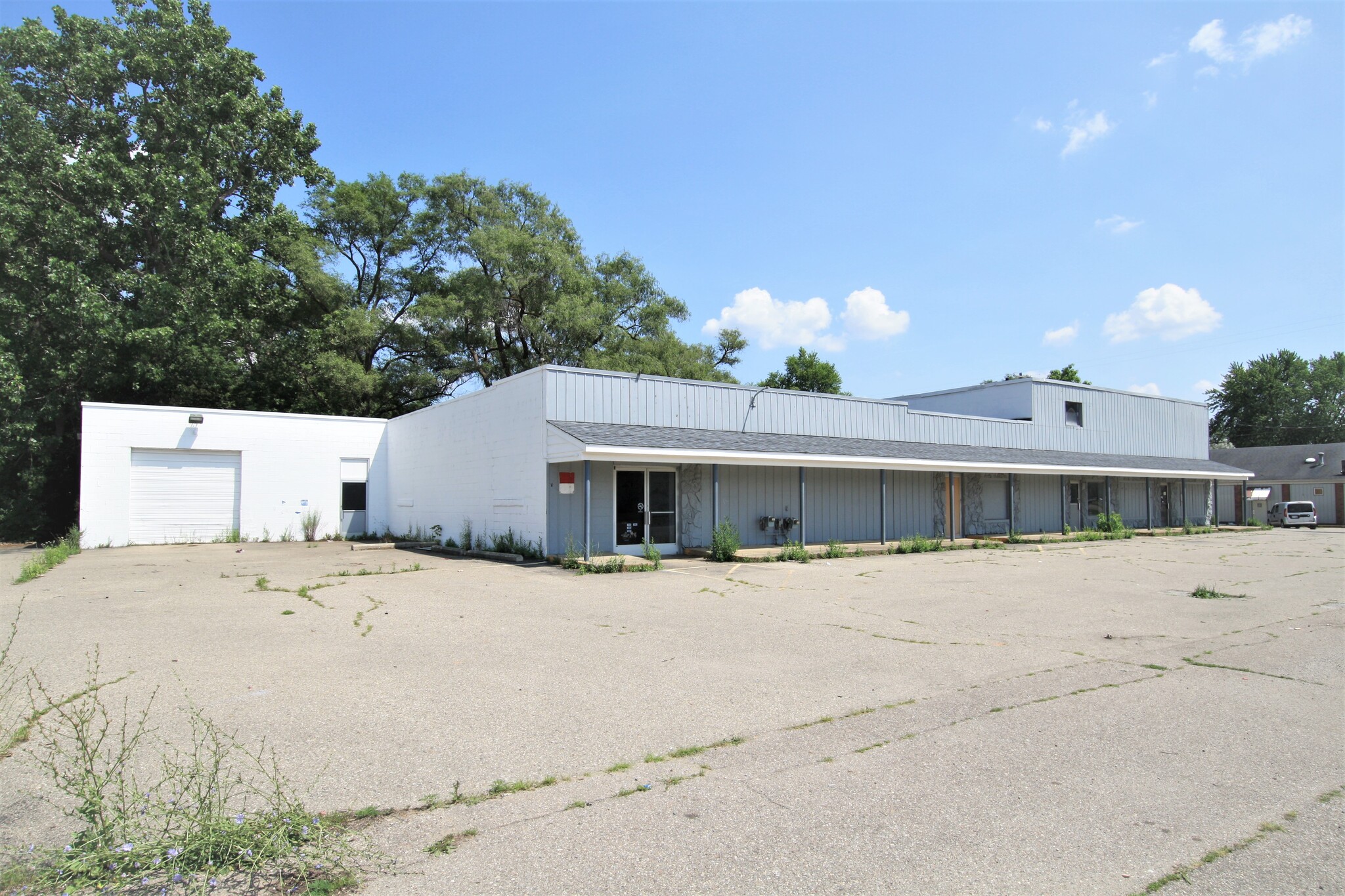 4121 Fenton Rd, Burton, MI for sale Primary Photo- Image 1 of 7