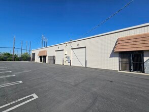 9767 Glenoaks Blvd, Sun Valley, CA for lease Interior Photo- Image 2 of 8