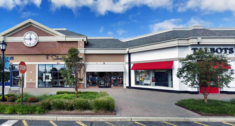 379-441 Chestnut Ridge Rd, Woodcliff Lake, NJ for lease - Building Photo - Image 1 of 4