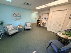 421 Commercial Ct, Venice, FL for lease Interior Photo- Image 1 of 10