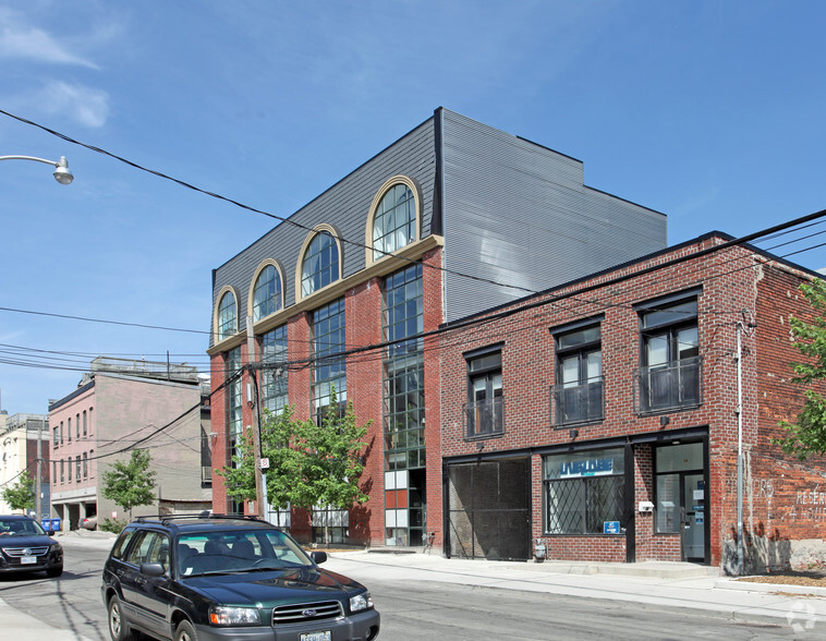 32 Britain St, Toronto, ON for sale - Building Photo - Image 2 of 5