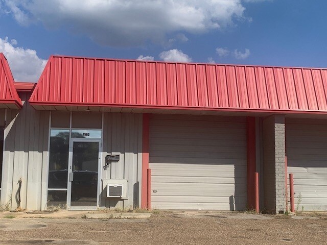 760 S Eastman Rd, Longview, TX for lease - Building Photo - Image 2 of 2