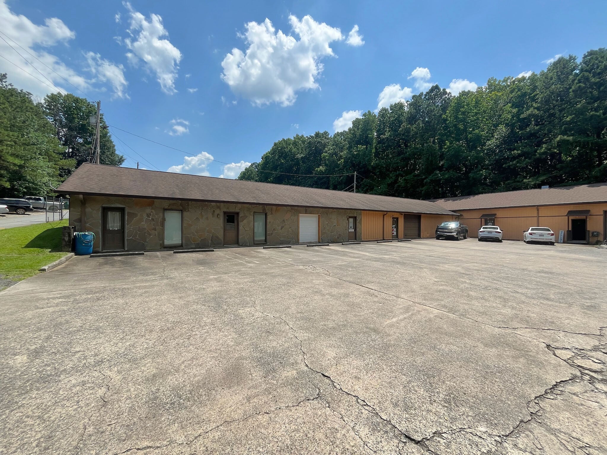 109 Elliott Industrial Dr, Woodstock, GA for lease Building Photo- Image 1 of 11