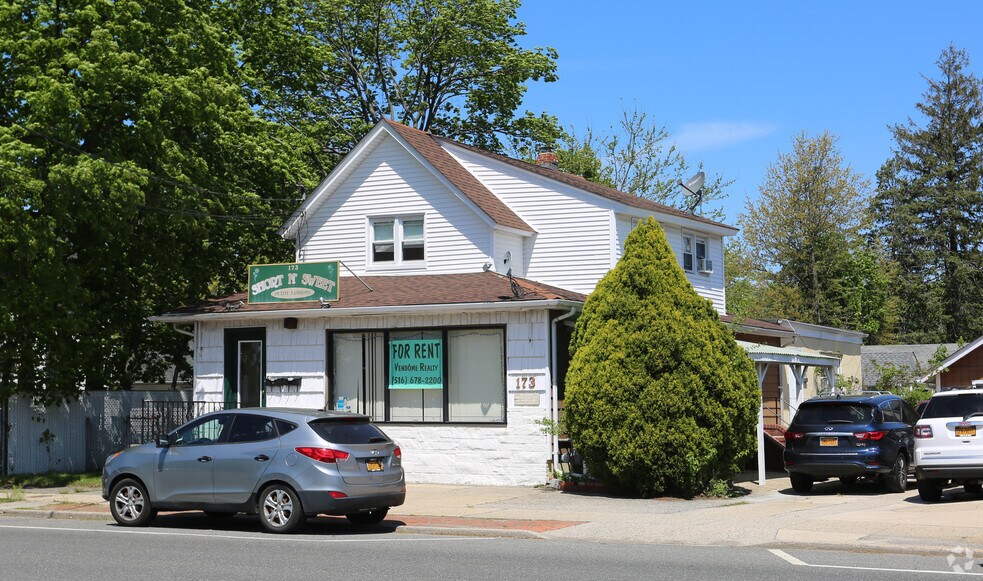 173 Merrick Rd, Oceanside, NY for sale - Primary Photo - Image 1 of 1
