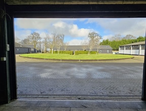 Woodhall Ln, Shenley for lease Interior Photo- Image 1 of 3