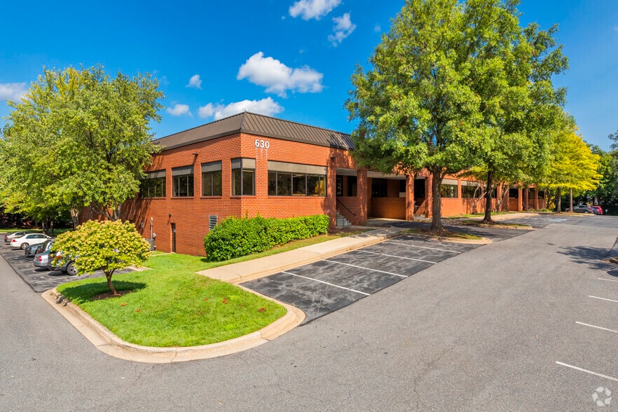 630 E Diamond Ave, Gaithersburg, MD for lease - Building Photo - Image 2 of 2