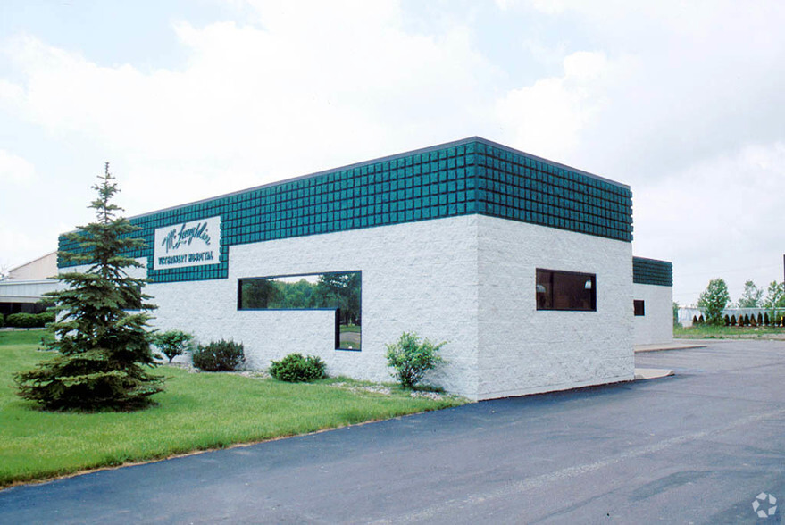 19200 Allen Rd, Trenton, MI for lease - Building Photo - Image 2 of 8