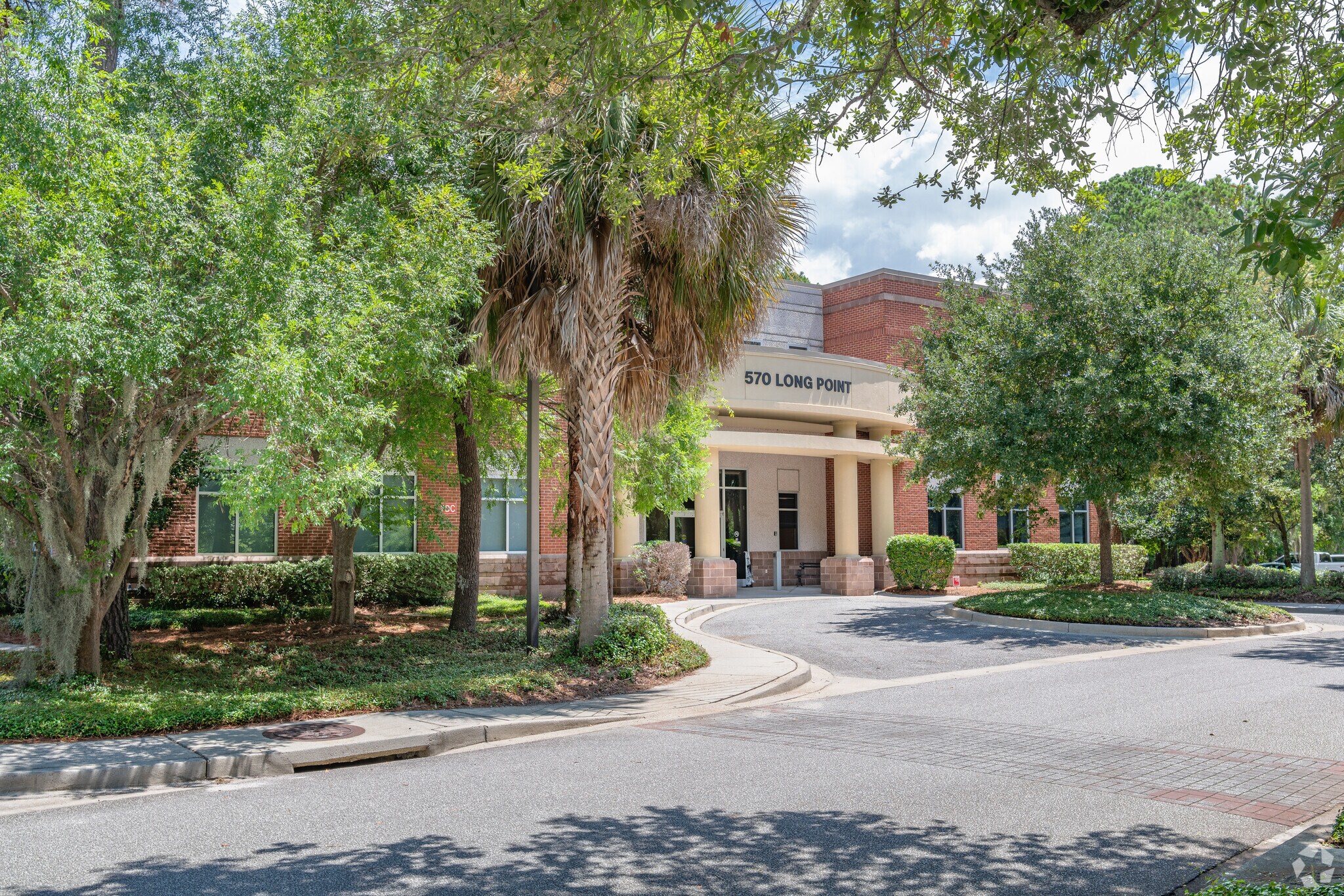 570 Long Point Rd, Mount Pleasant, SC for lease Building Photo- Image 1 of 24