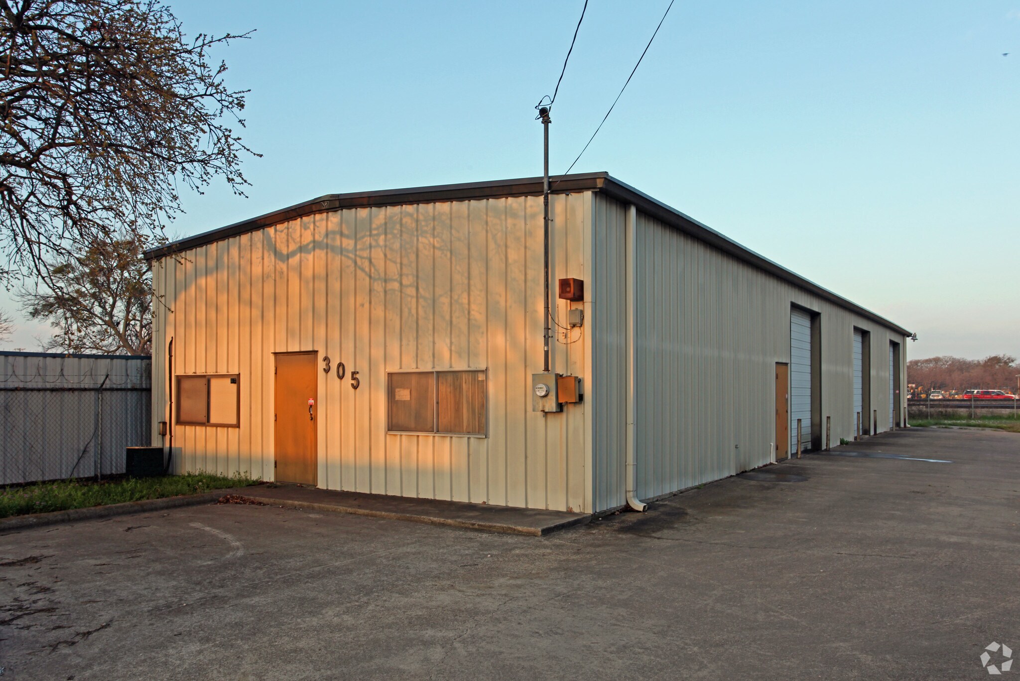 305 N Jefferson St, Irving, TX for sale Primary Photo- Image 1 of 1