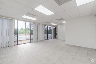 4500 N Powerline Rd, Deerfield Beach, FL for lease Interior Photo- Image 2 of 3