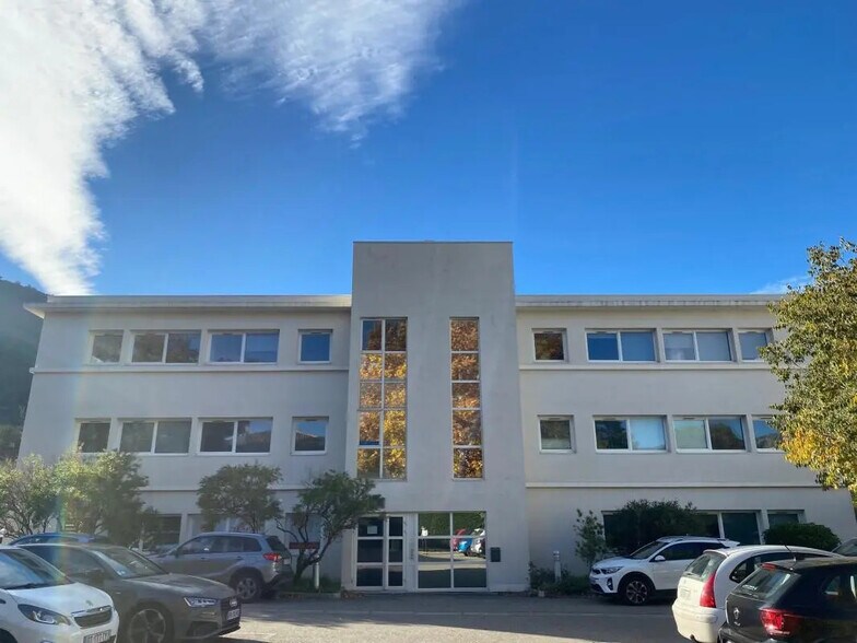 Office in Gémenos for sale - Building Photo - Image 1 of 7