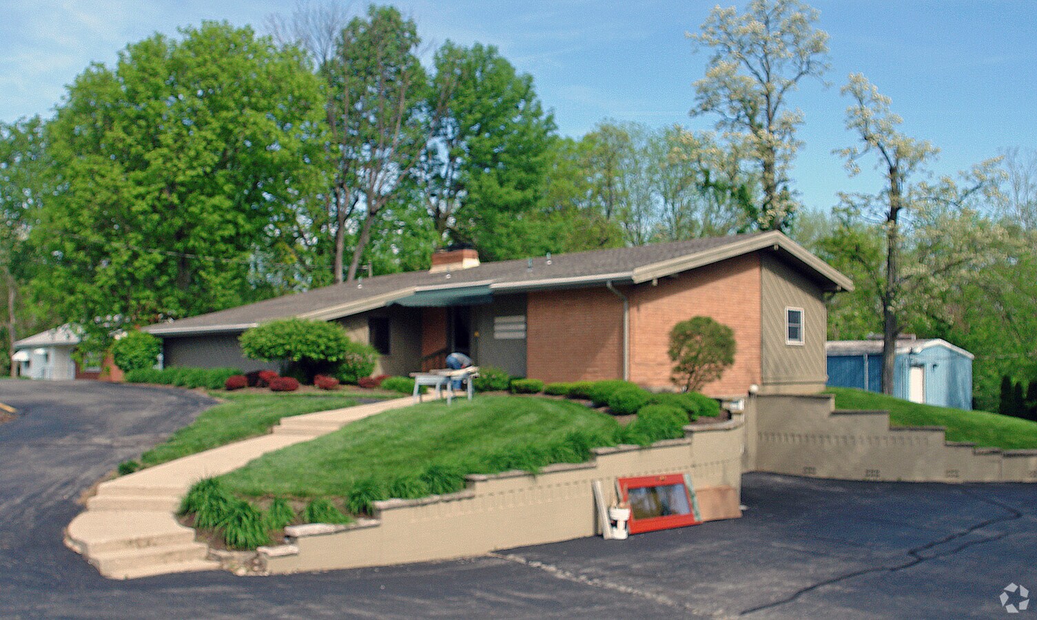 21 W Wenger Rd, Englewood, OH 45322