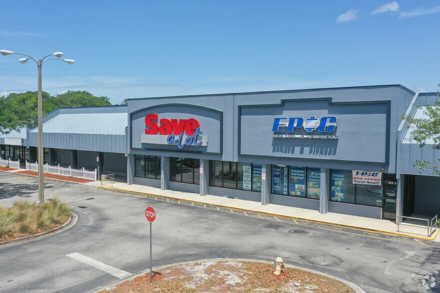 7325-7429 Spring Hill Dr, Spring Hill, FL for lease - Building Photo - Image 1 of 9