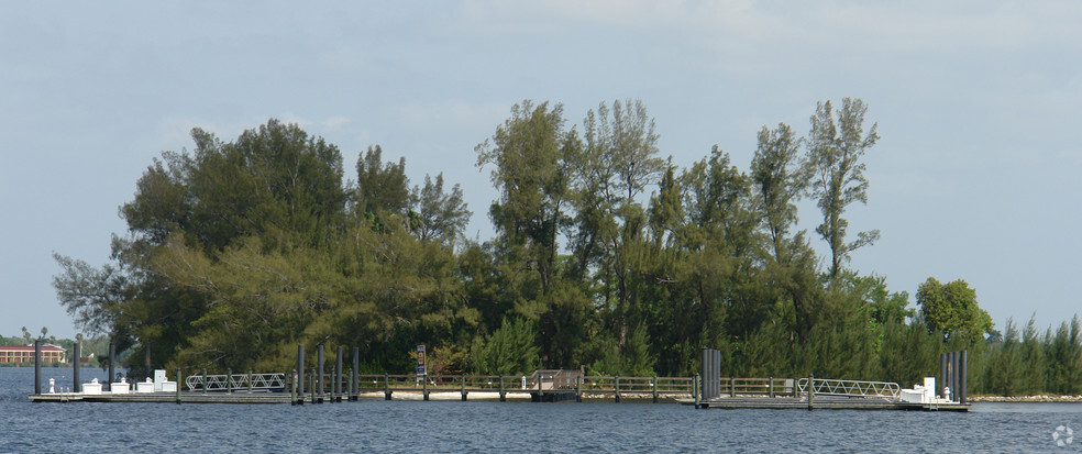 Lofton's Island, Fort Myers, FL for sale - Primary Photo - Image 1 of 1