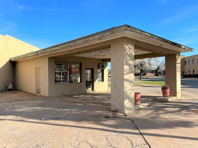 123 E Grand Ave, Frederick, OK for sale - Building Photo - Image 1 of 25