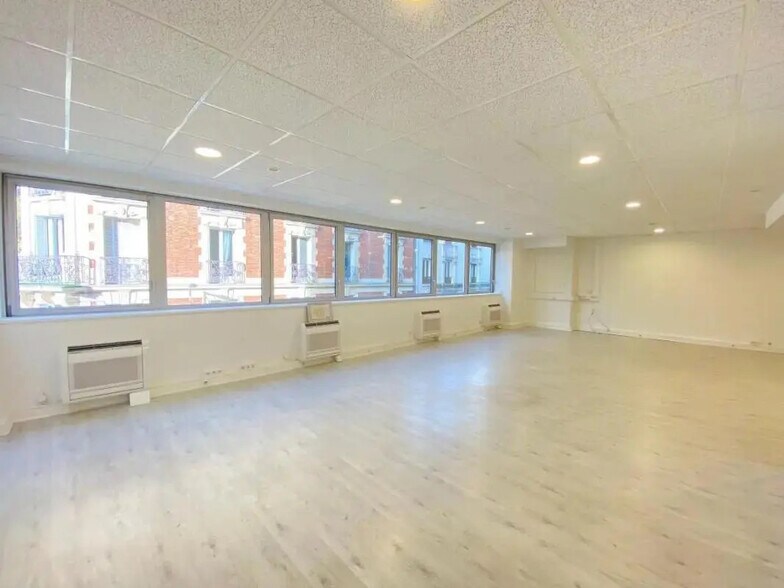 Office in Boulogne-Billancourt for lease - Interior Photo - Image 1 of 12