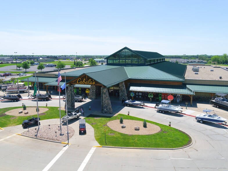 601 Cabela Dr, Mitchell, SD for sale - Building Photo - Image 1 of 1