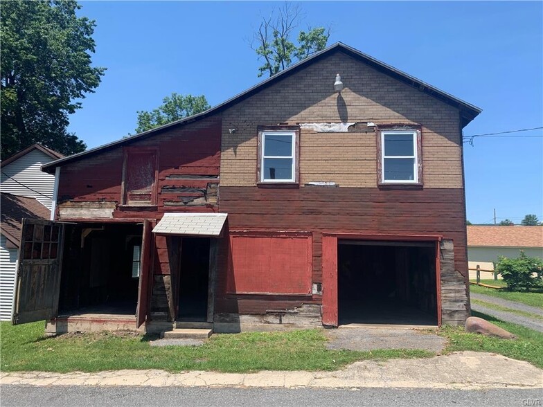 301 Hickory St, Walnutport, PA for sale - Primary Photo - Image 1 of 1