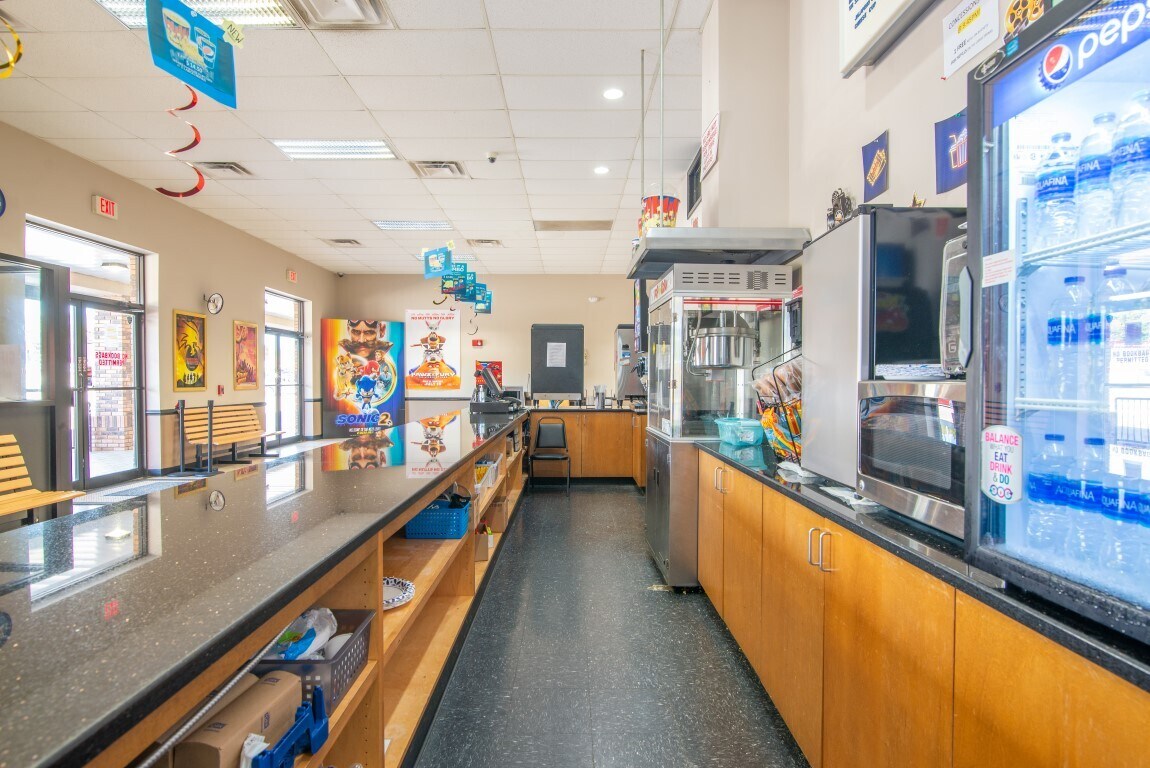 895 N Dixie Blvd, Radcliff, KY 40160 Showtime Cinema