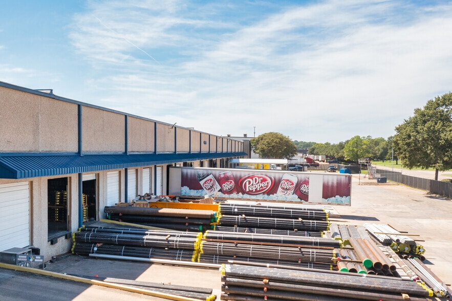 9096 Railwood Dr, Houston, TX for lease - Building Photo - Image 2 of 5