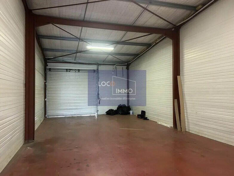 Flex in Canéjan for lease - Interior Photo - Image 1 of 7
