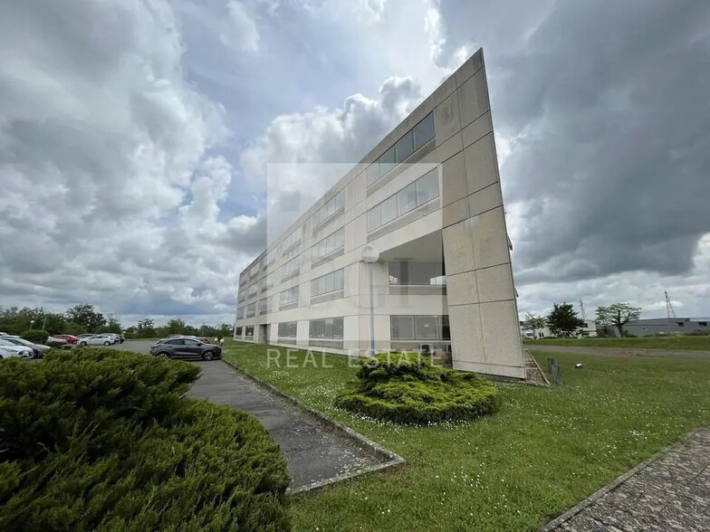 Office in Mâcon for lease - Building Photo - Image 1 of 15