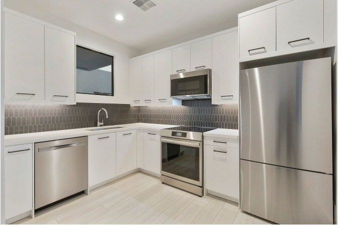 1611 E Lamar Rd, Phoenix, AZ for sale - Building Photo - Image 2 of 2