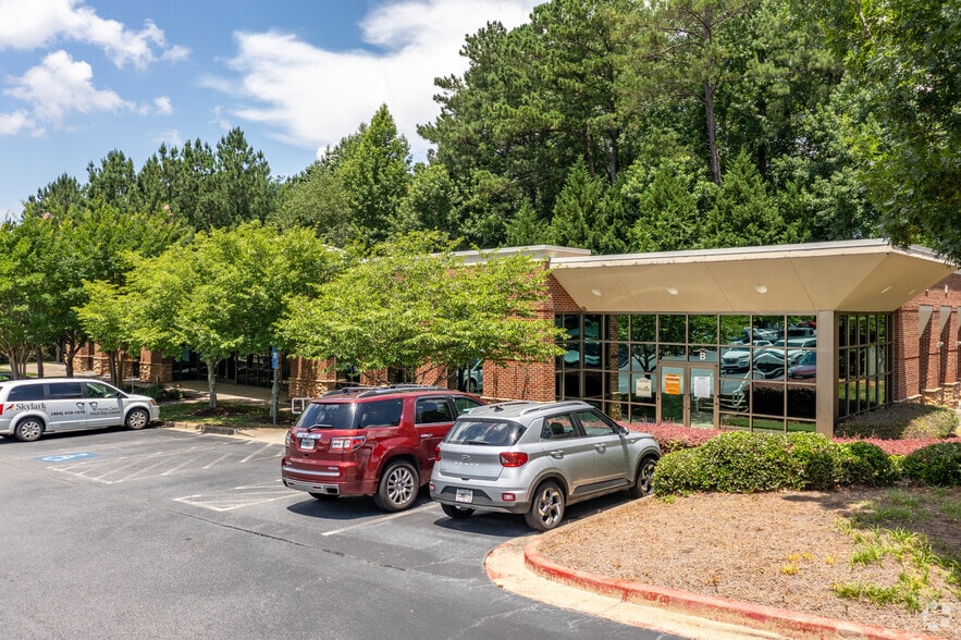 4265 Johns Creek Pky, Suwanee, GA for lease - Primary Photo - Image 1 of 5