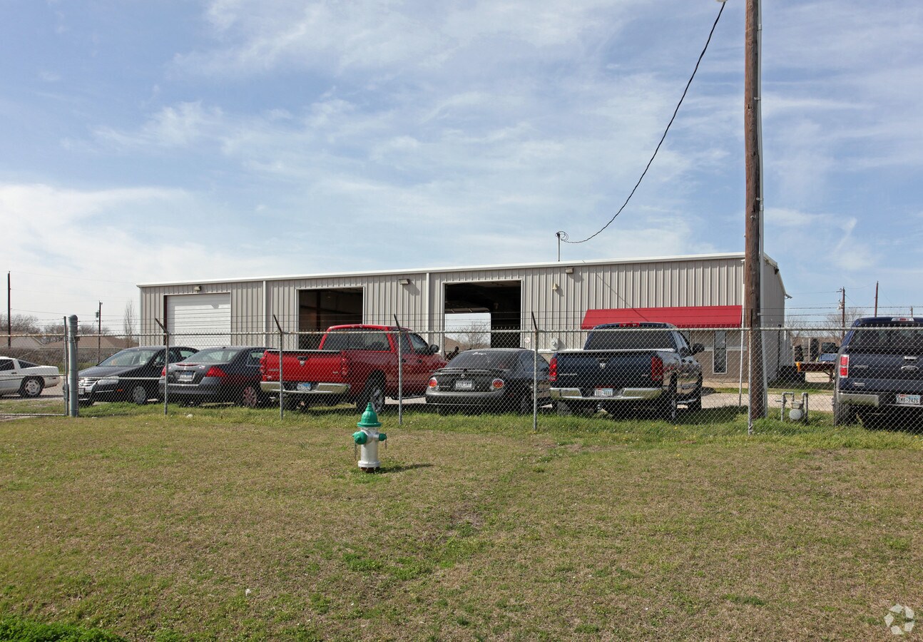 2101 N Kaufman St, Ennis, TX 75119