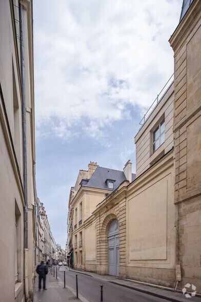 Office in Paris for lease - Building Photo - Image 2 of 5
