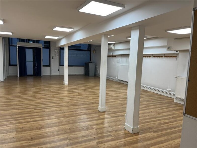 Office in Lyon for sale - Interior Photo - Image 1 of 6